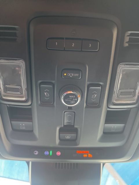 Used 2023 Chevrolet Tahoe High Country AWD/4WD image 18