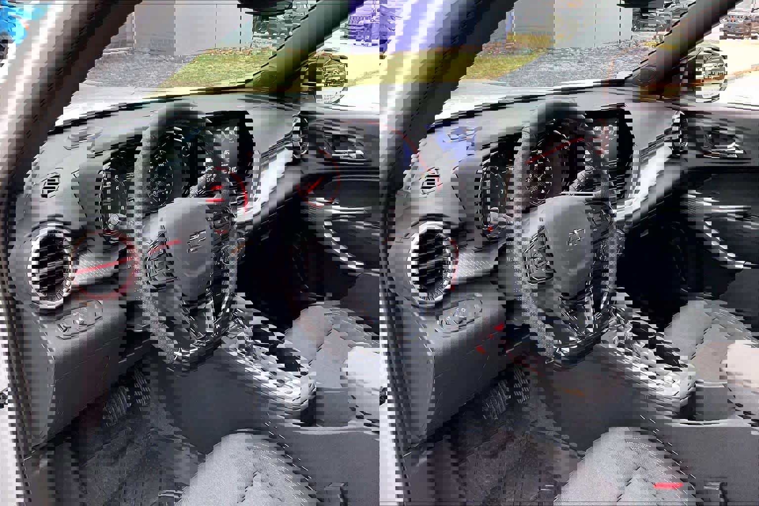 Certified 2025 Chevrolet Trax RS w/ Driver Confidence Package image 18