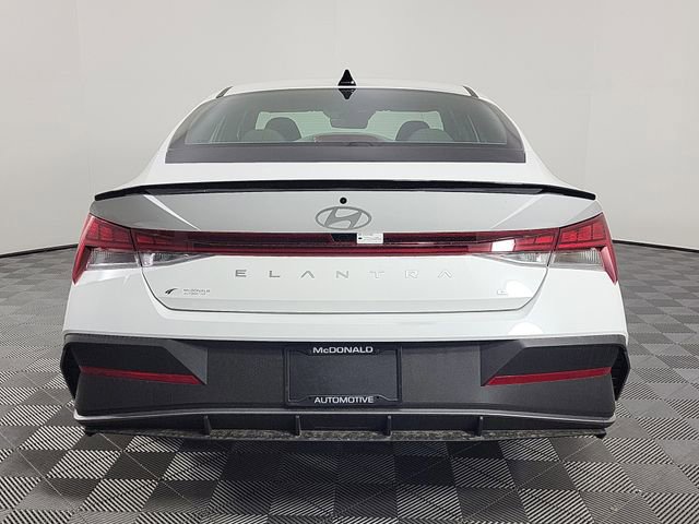 Used 2025 Hyundai Elantra SEL image 4