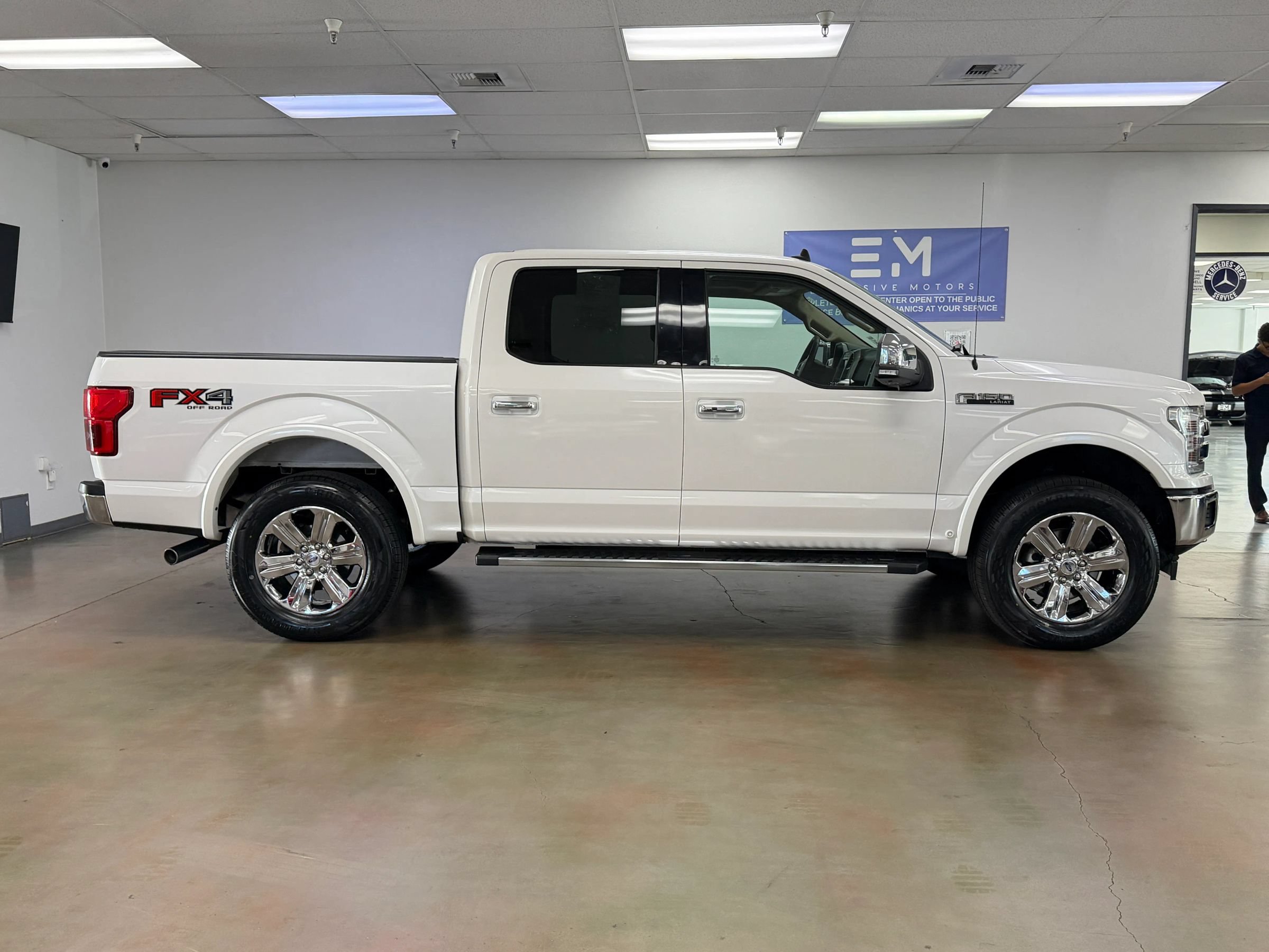 Used 2019 Ford F150 Lariat w/ Equipment Group 502A Luxury AWD/4WD image 8