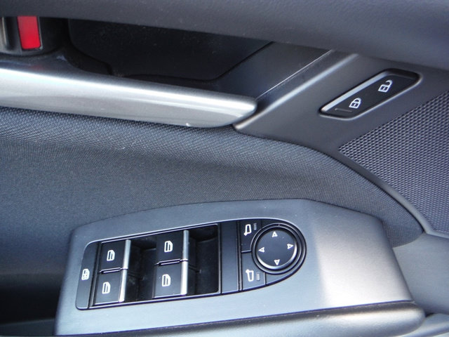 Used 2022 MAZDA MAZDA3 s FWD image 13