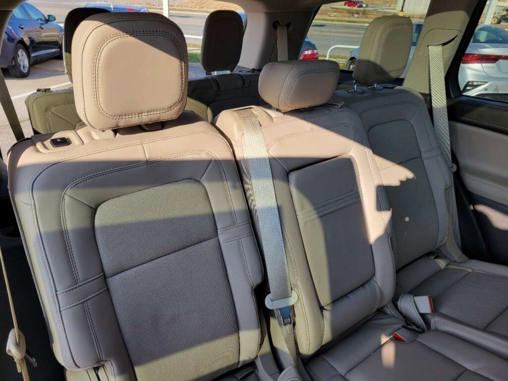 Used 2023 Lincoln Aviator Reserve w/ Equipment Group 201A AWD/4WD image 23