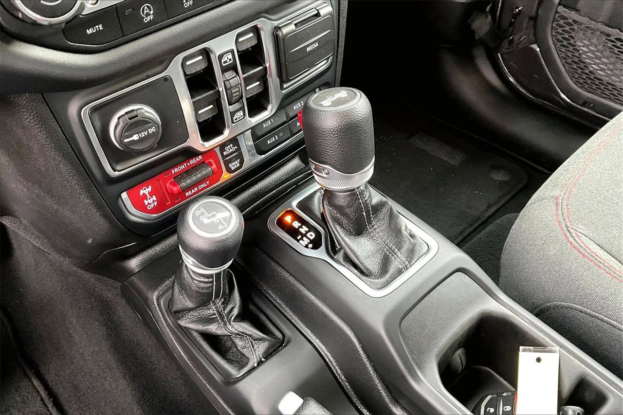 Certified 2025 Jeep Wrangler Unlimited Rubicon image 28