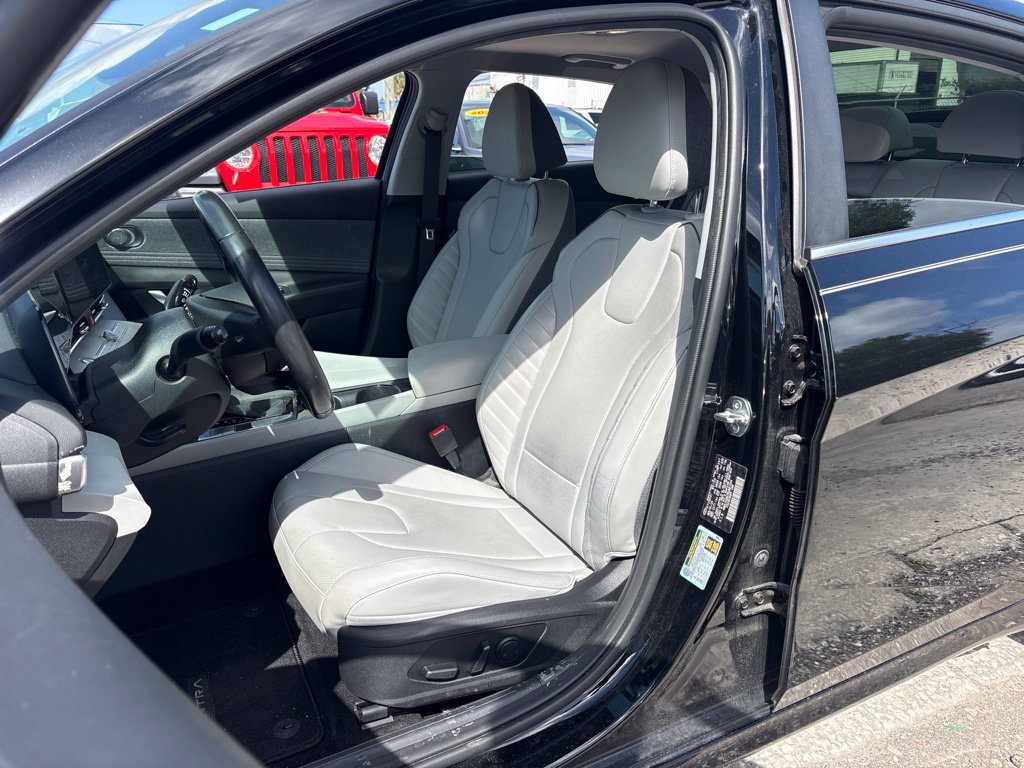 Used 2024 Hyundai Elantra Limited FWD image 9
