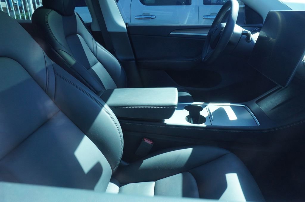 Used 2024 Tesla Model Y Performance image 7