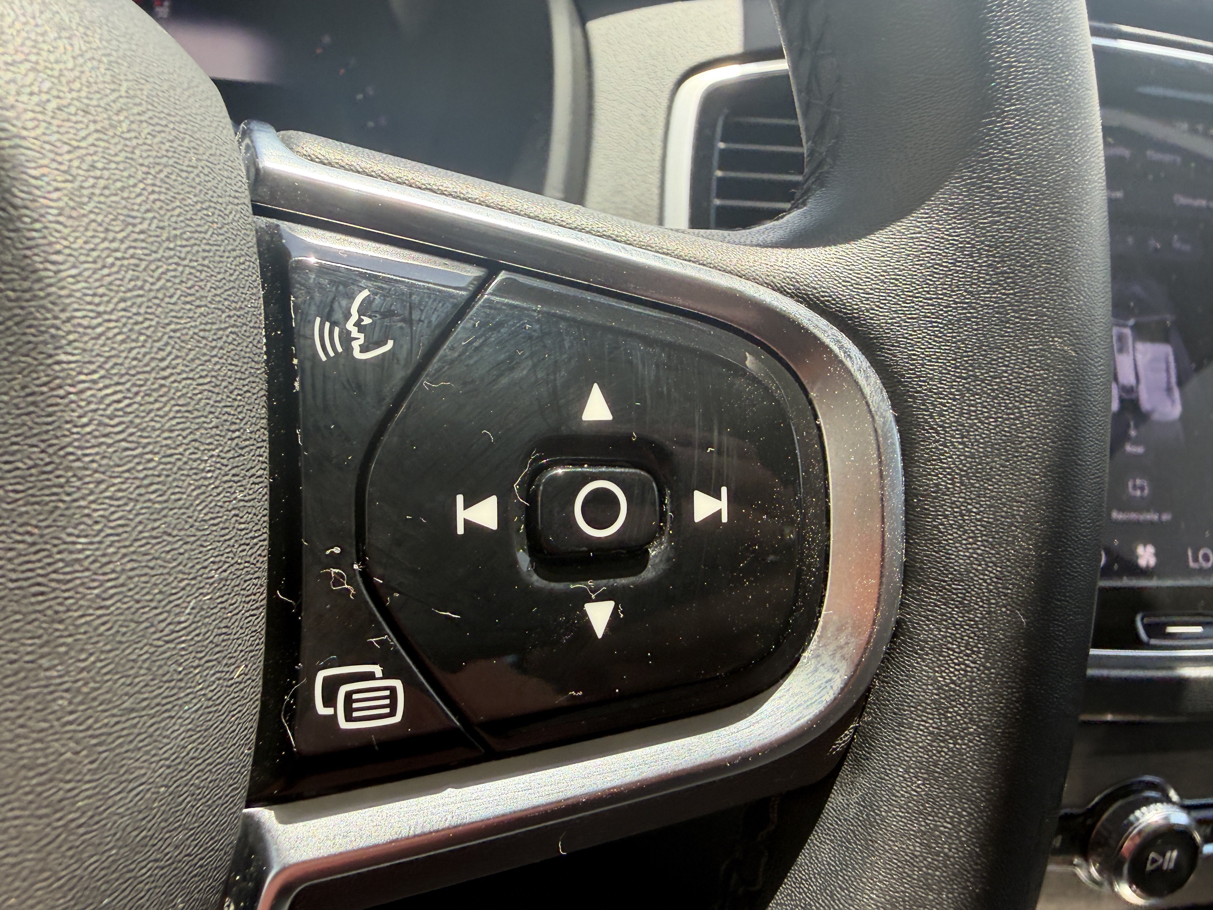 Certified 2023 Volvo XC90 B6 Ultimate w/ Protection Package Premier AWD/4WD image 29