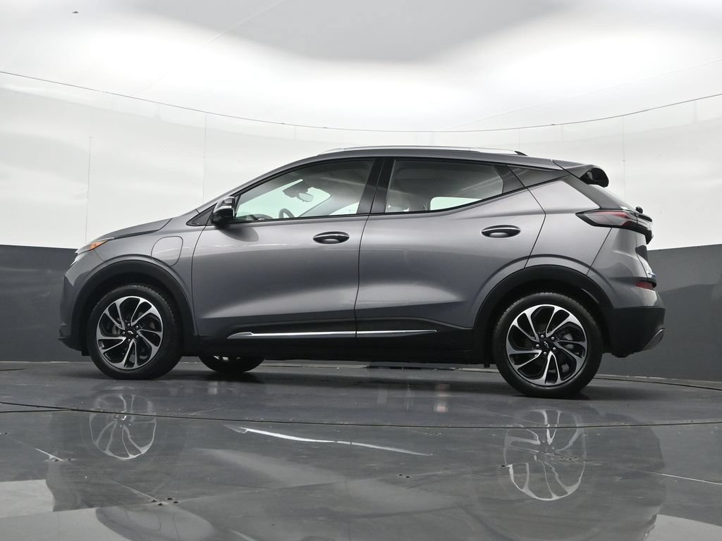 Certified 2023 Chevrolet Bolt EUV Premier w/ Sun & Sound Package FWD image 31