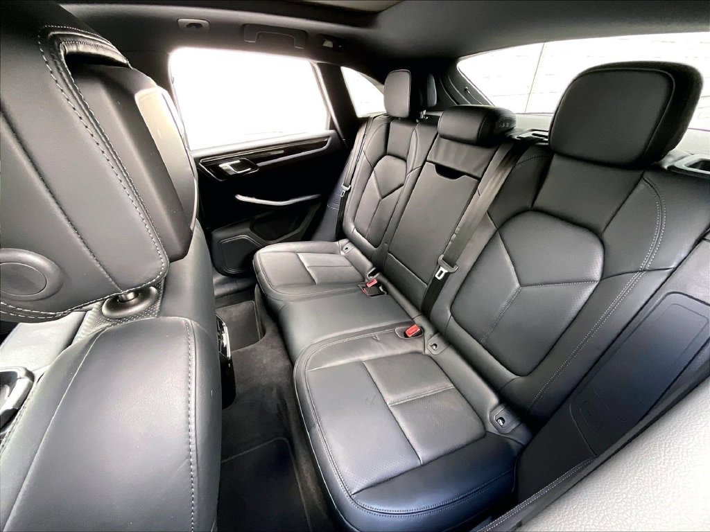 Certified 2023 Porsche Macan AWD/4WD image 22