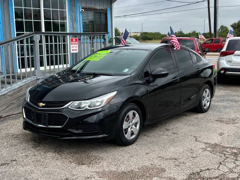 Used 2018 Chevrolet Cruze LS image 2