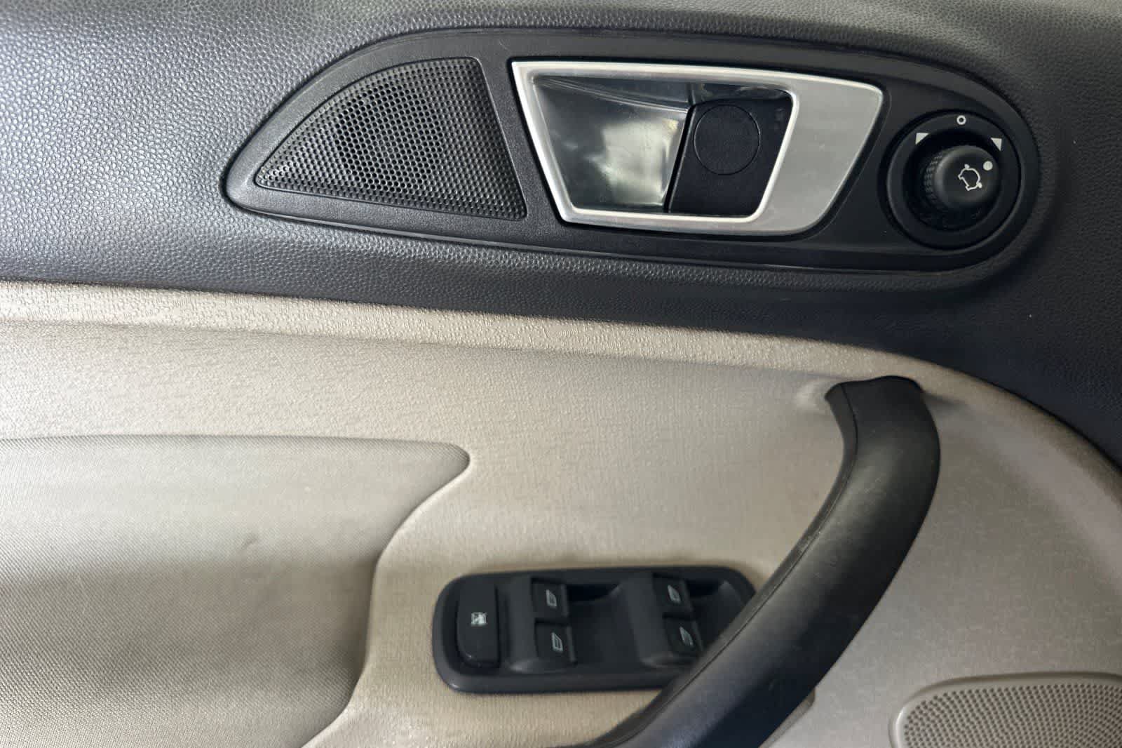 Used 2015 Ford Fiesta SE FWD image 15