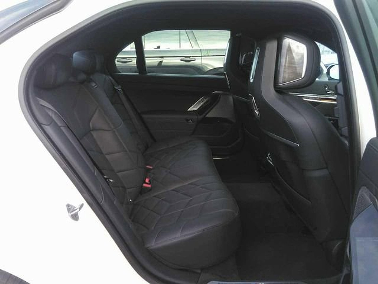 Used 2025 BMW 740i xDrive AWD/4WD image 12