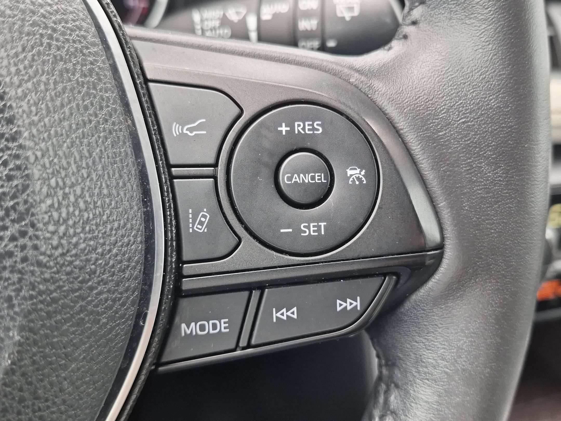 Used 2019 Toyota RAV4 Limited w/ Cold Weather Package AWD/4WD image 15