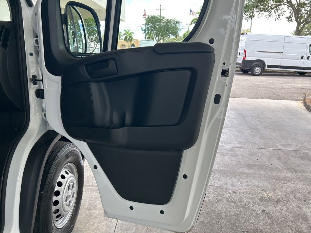 Used 2025 RAM ProMaster 2500 w/ Convenience Group FWD image 24