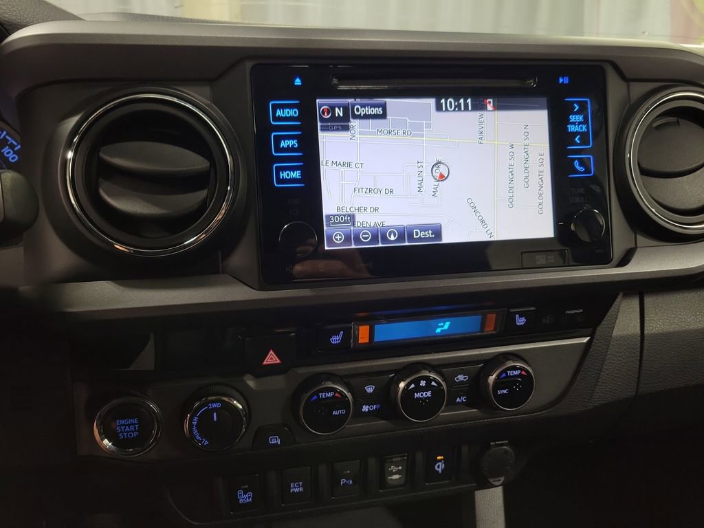 Used 2016 Toyota Tacoma TRD Off-Road w/ Premium & Technology Package AWD/4WD image 18