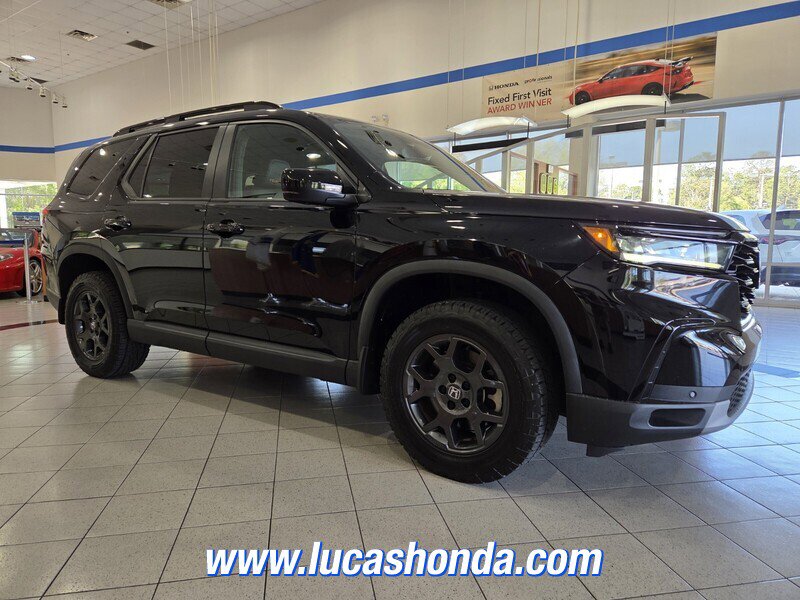 Used 2024 Honda Pilot TrailSport image 3