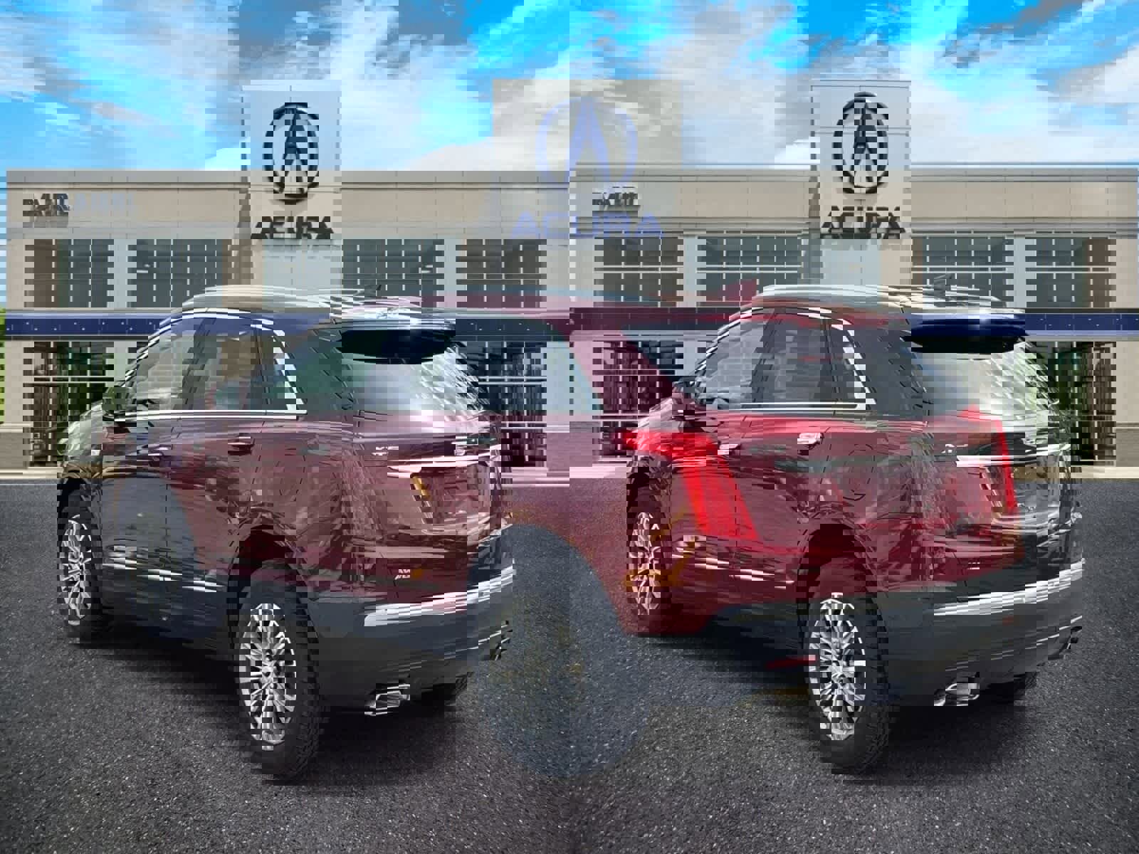 Used 2017 Cadillac XT5 Luxury w/ Driver Awareness Package AWD/4WD image 3