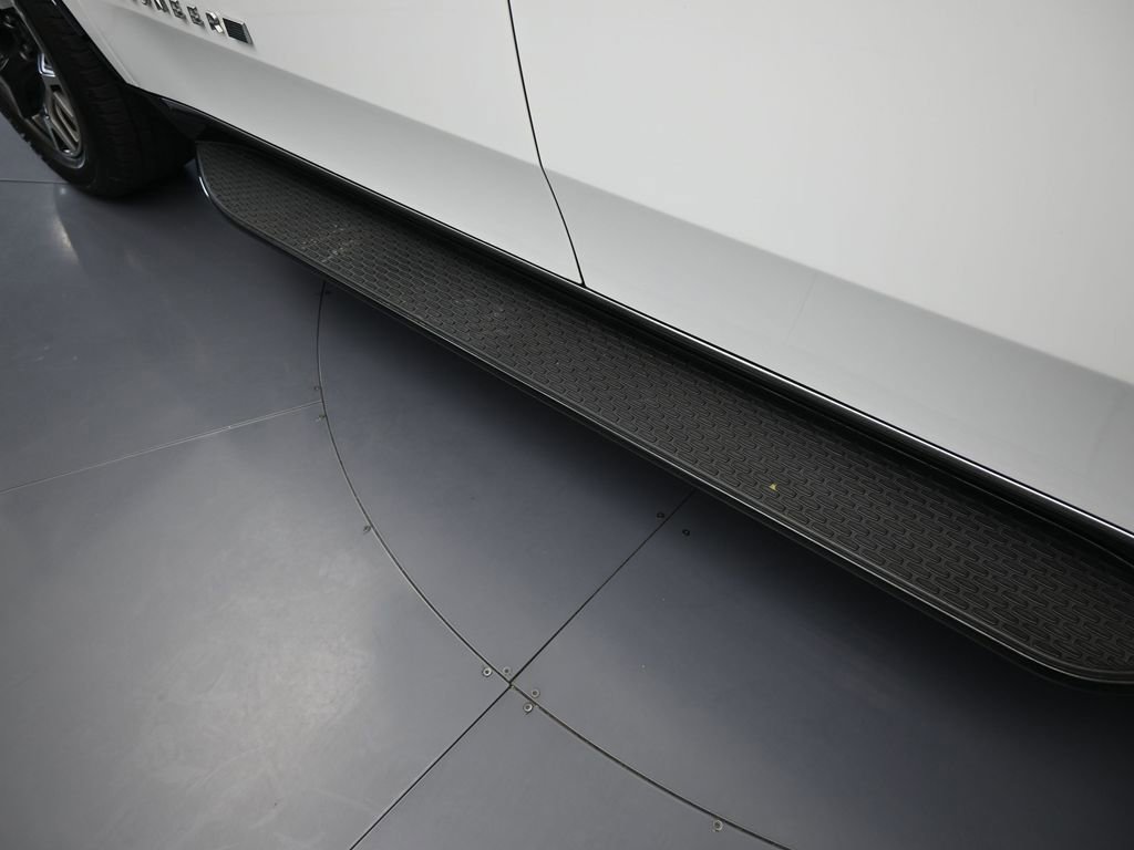 Used 2023 Jeep Wagoneer Series III w/ Preferred Equipment Group image 35