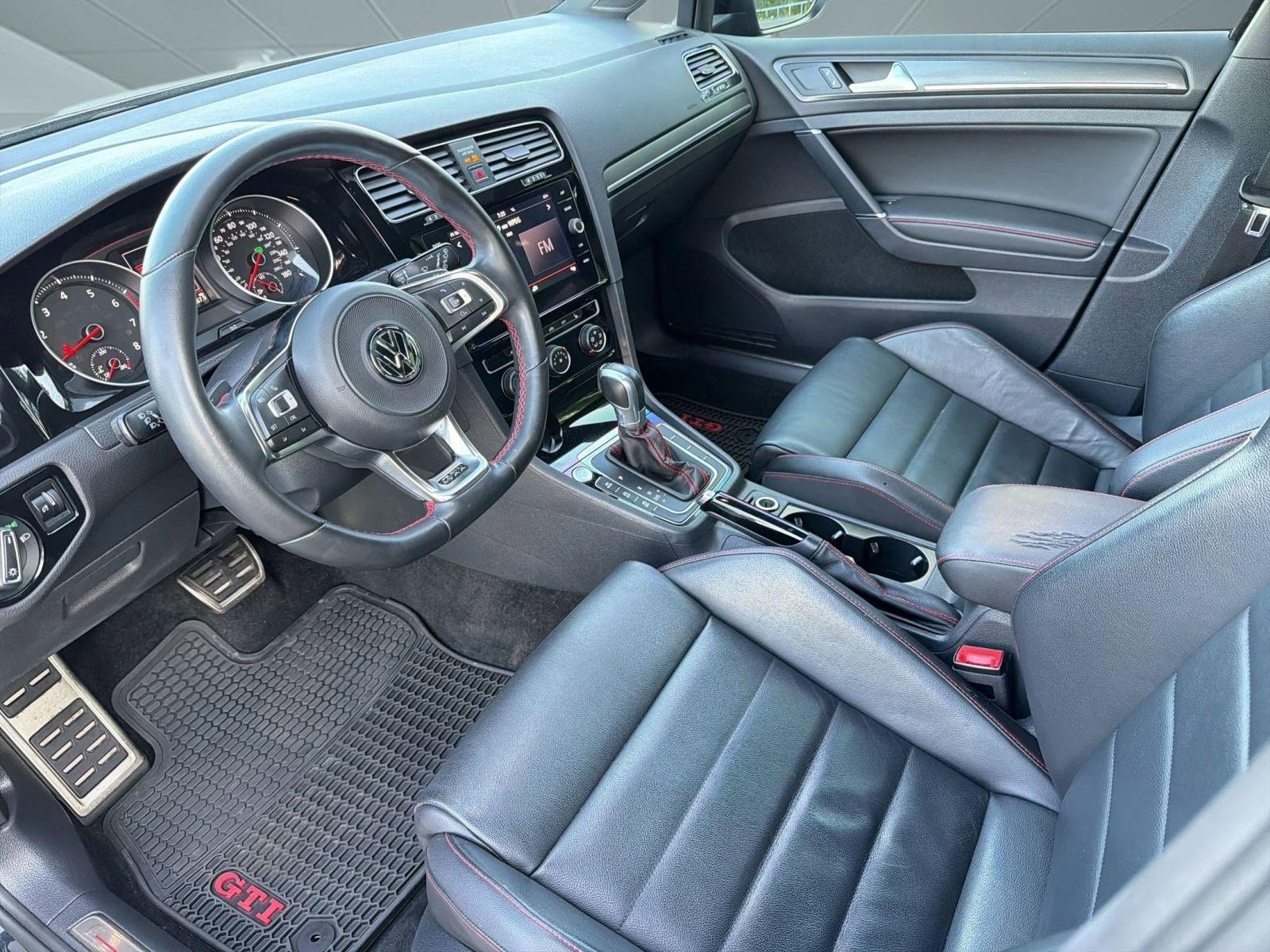 Used 2018 Volkswagen GTI SE w/ SE Leather Package FWD image 4