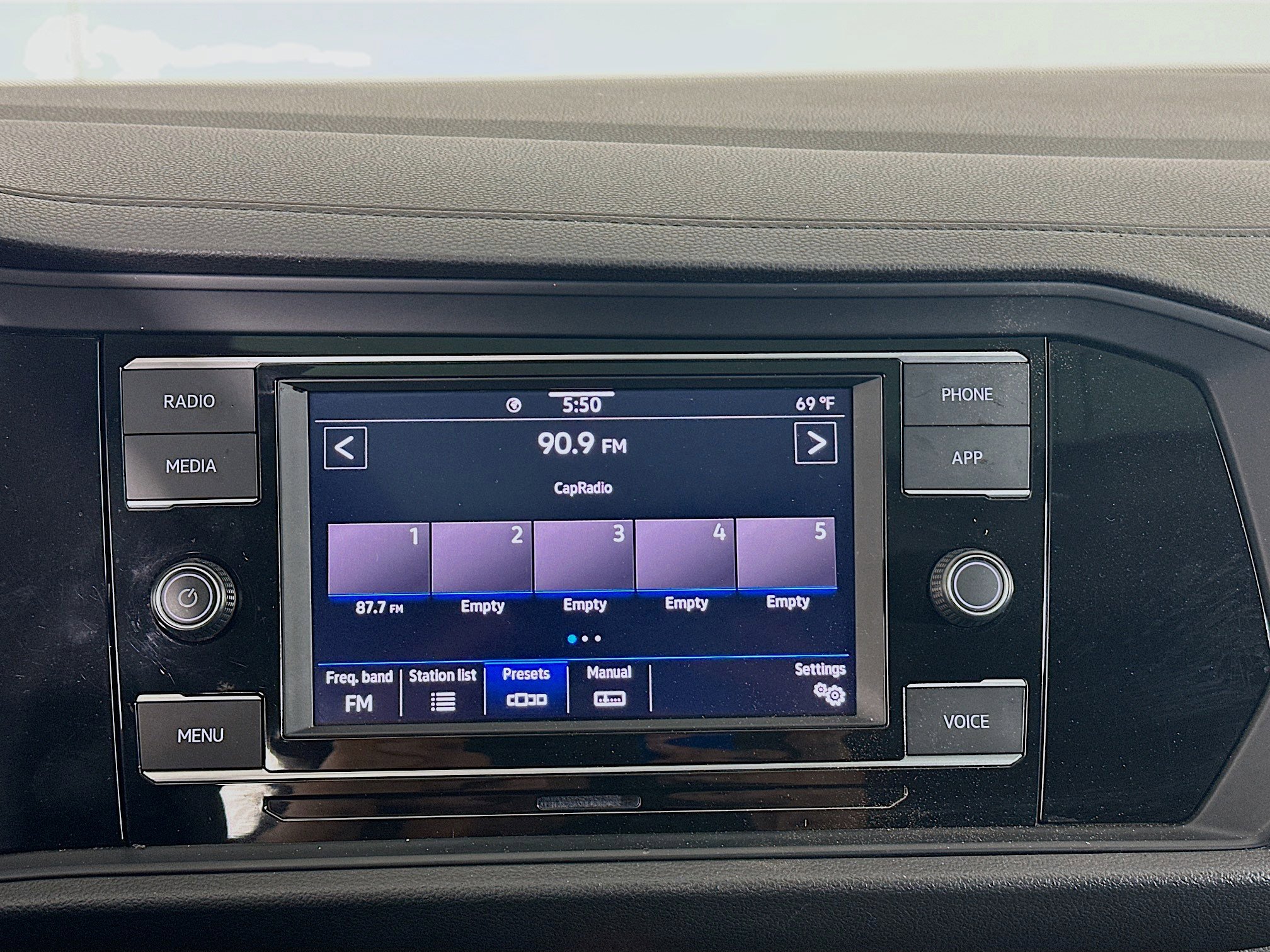 Used 2024 Volkswagen Jetta SE image 18