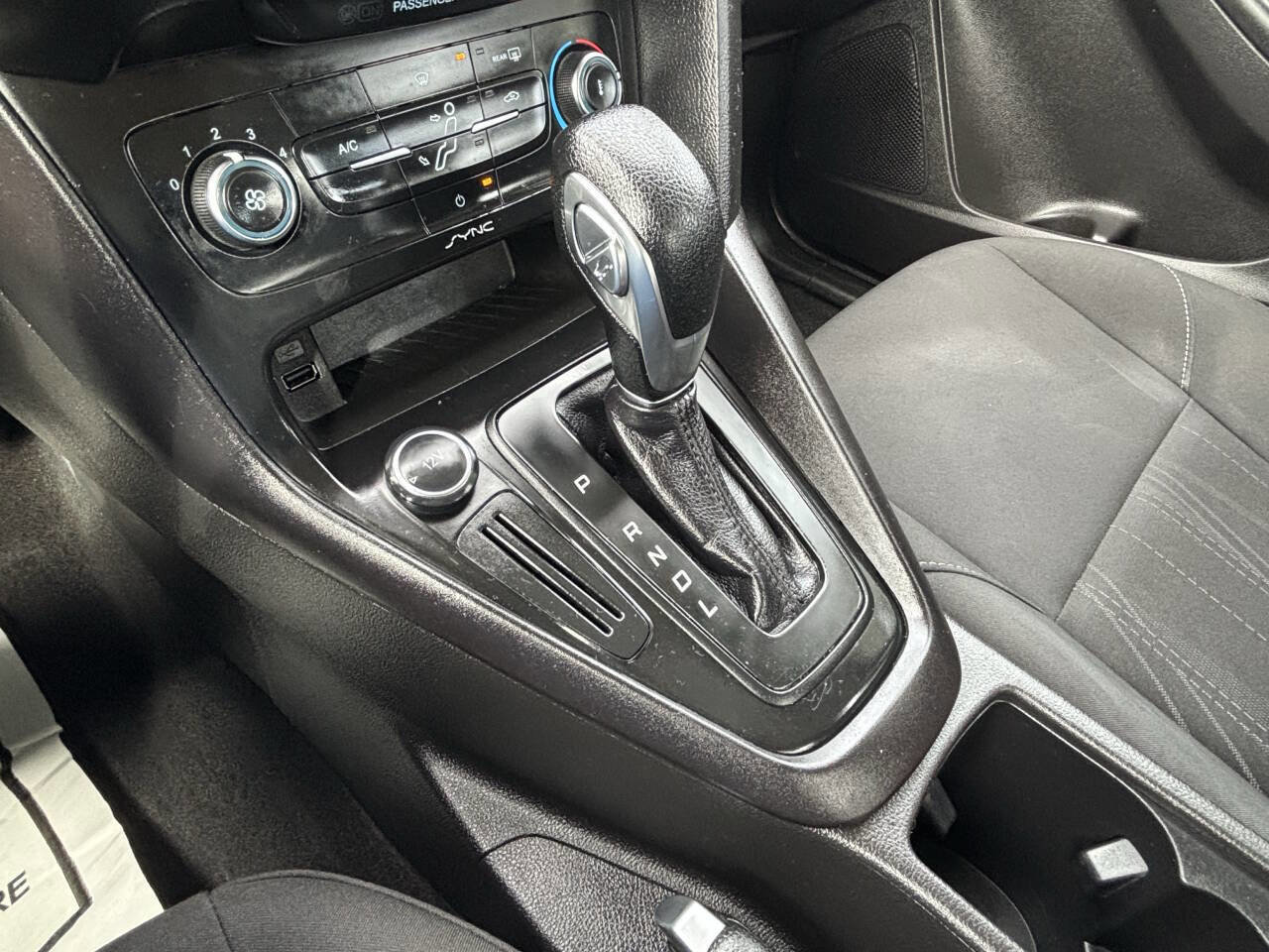 Used 2017 Ford Focus SE image 16