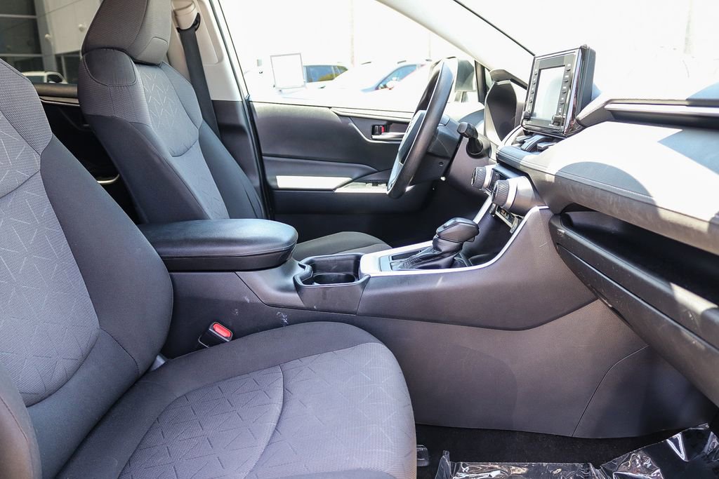 Used 2021 Toyota RAV4 XLE w/ Carpet Mat Package (TMS) FWD image 19