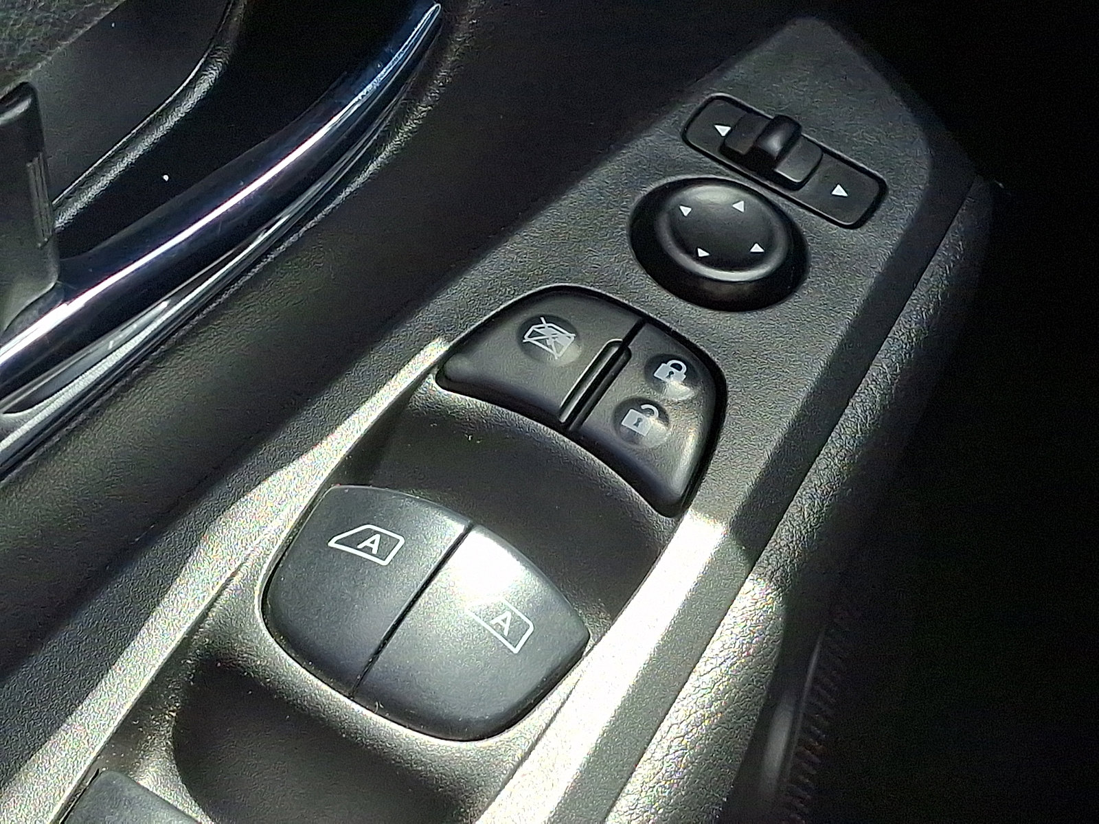 Used 2023 Nissan Kicks SV w/ Exterior Package image 25