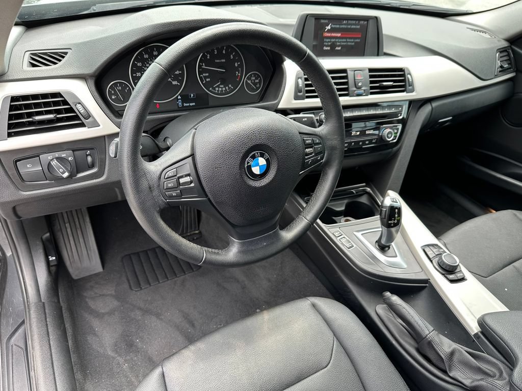 Used 2018 BMW 320i Sedan RWD image 15