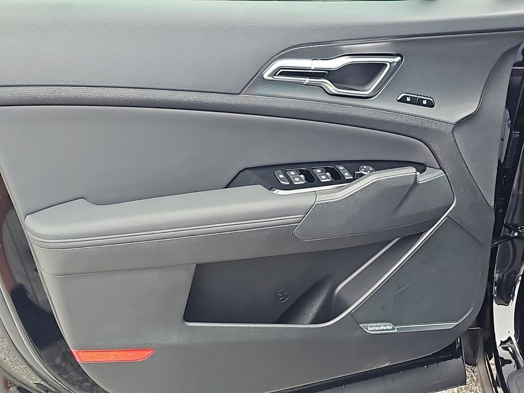 Certified 2025 Kia Sportage SX image 31