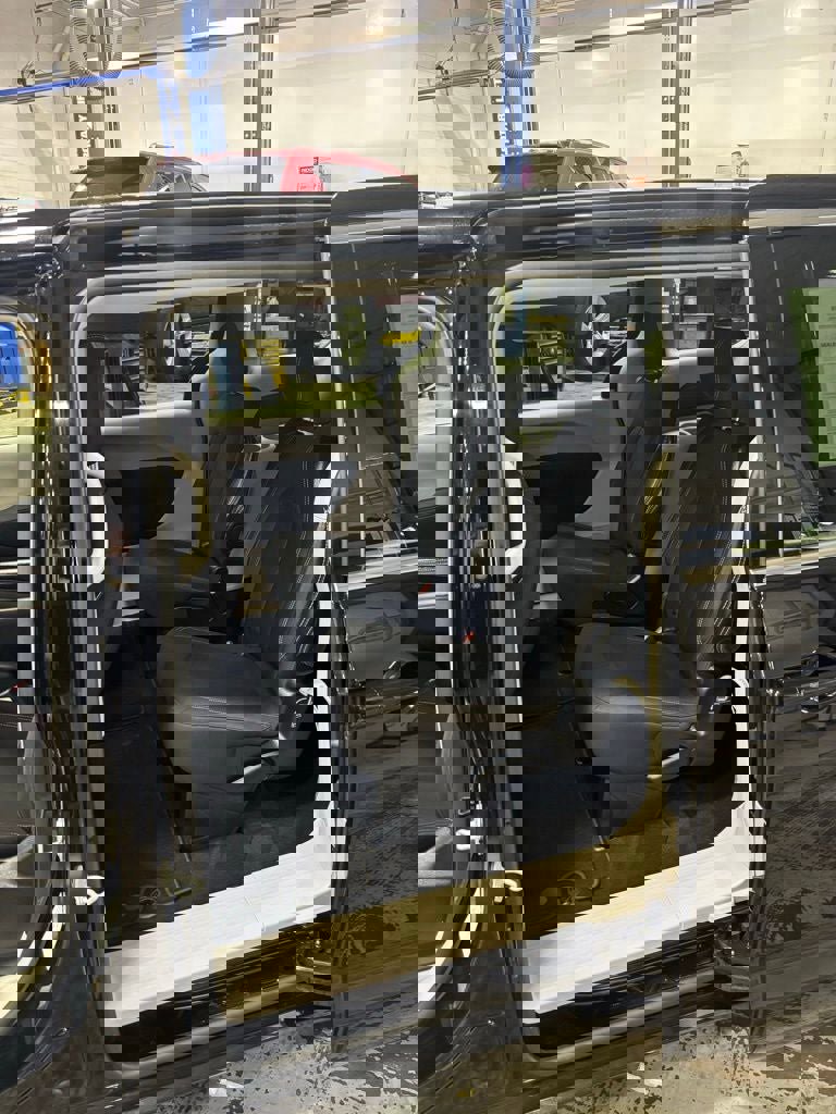 Used 2024 Chrysler Voyager LX image 17