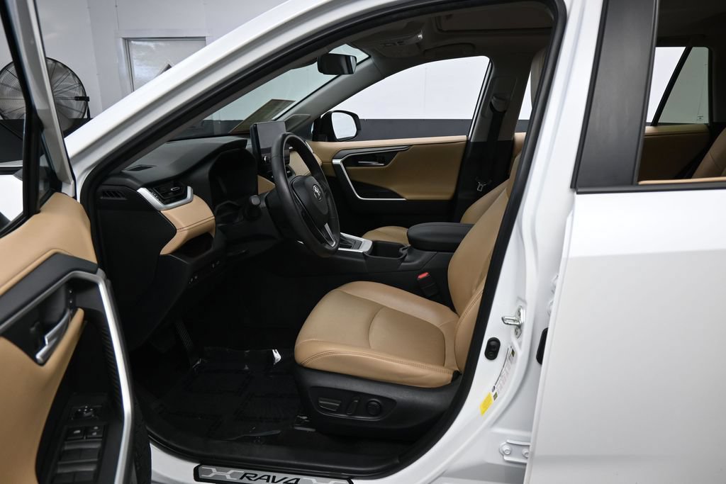Used 2023 Toyota RAV4 Limited FWD image 11
