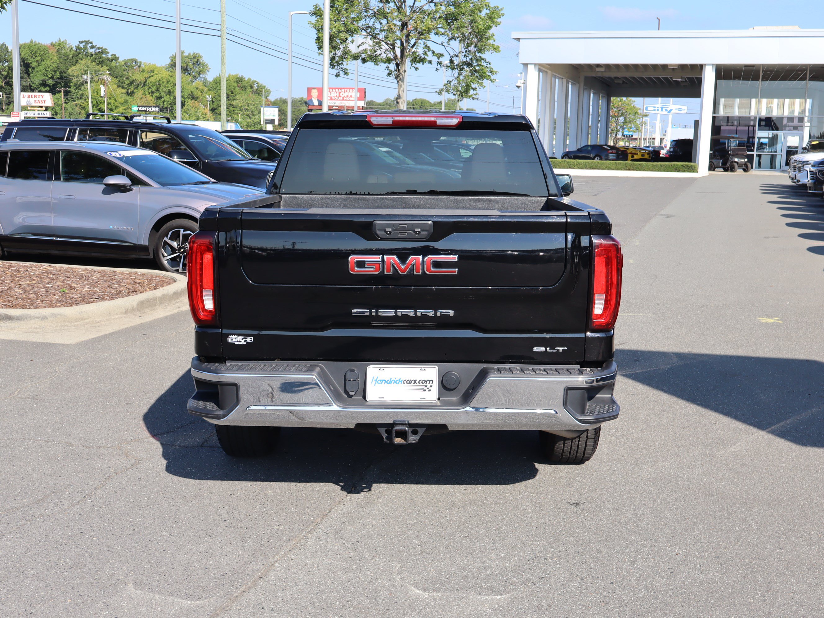 Used 2025 GMC Sierra 1500 SLT AWD/4WD image 9
