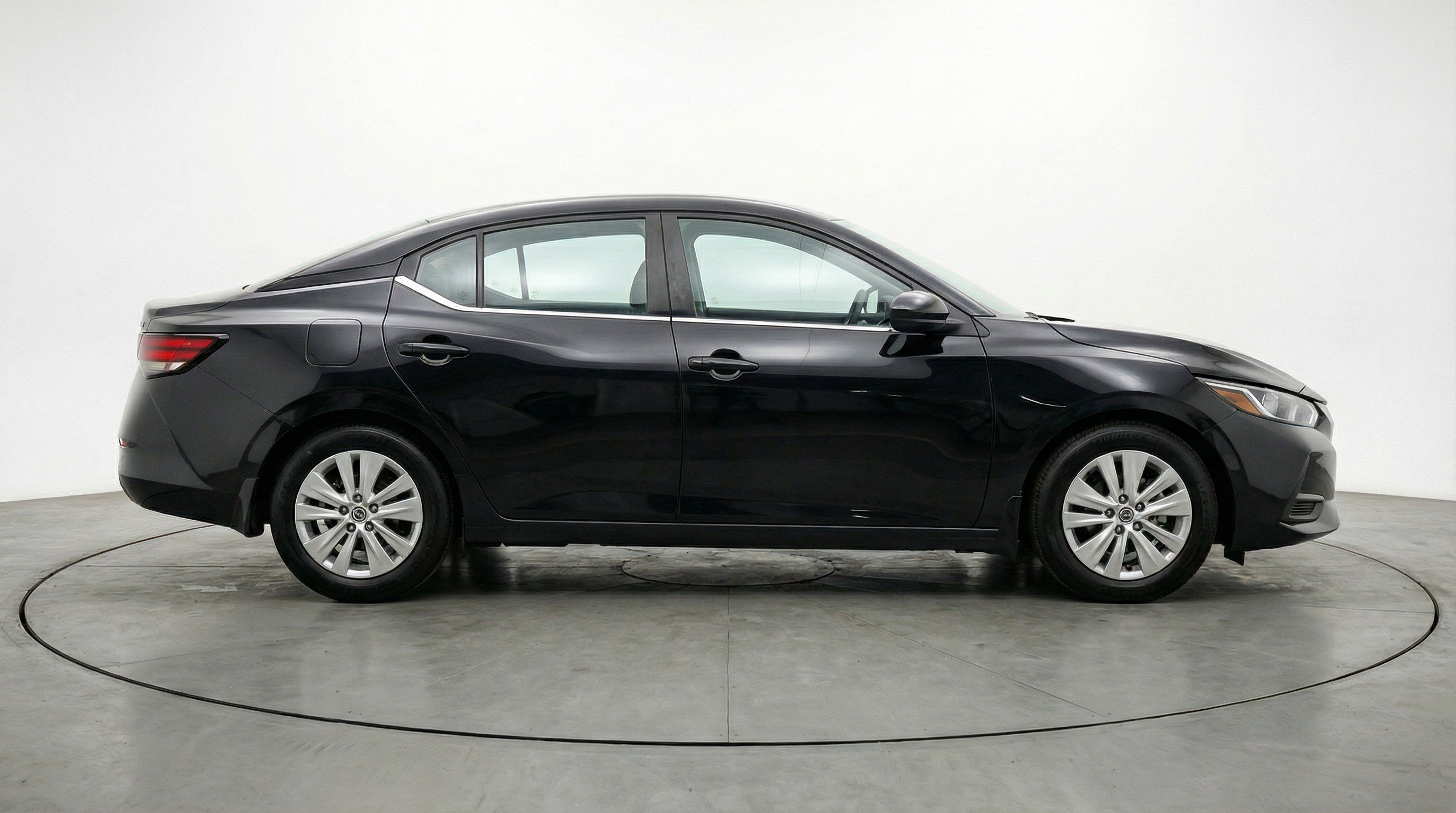 Used 2025 Nissan Sentra S image 11