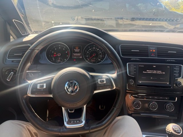 Used 2017 Volkswagen GTI SE FWD image 11
