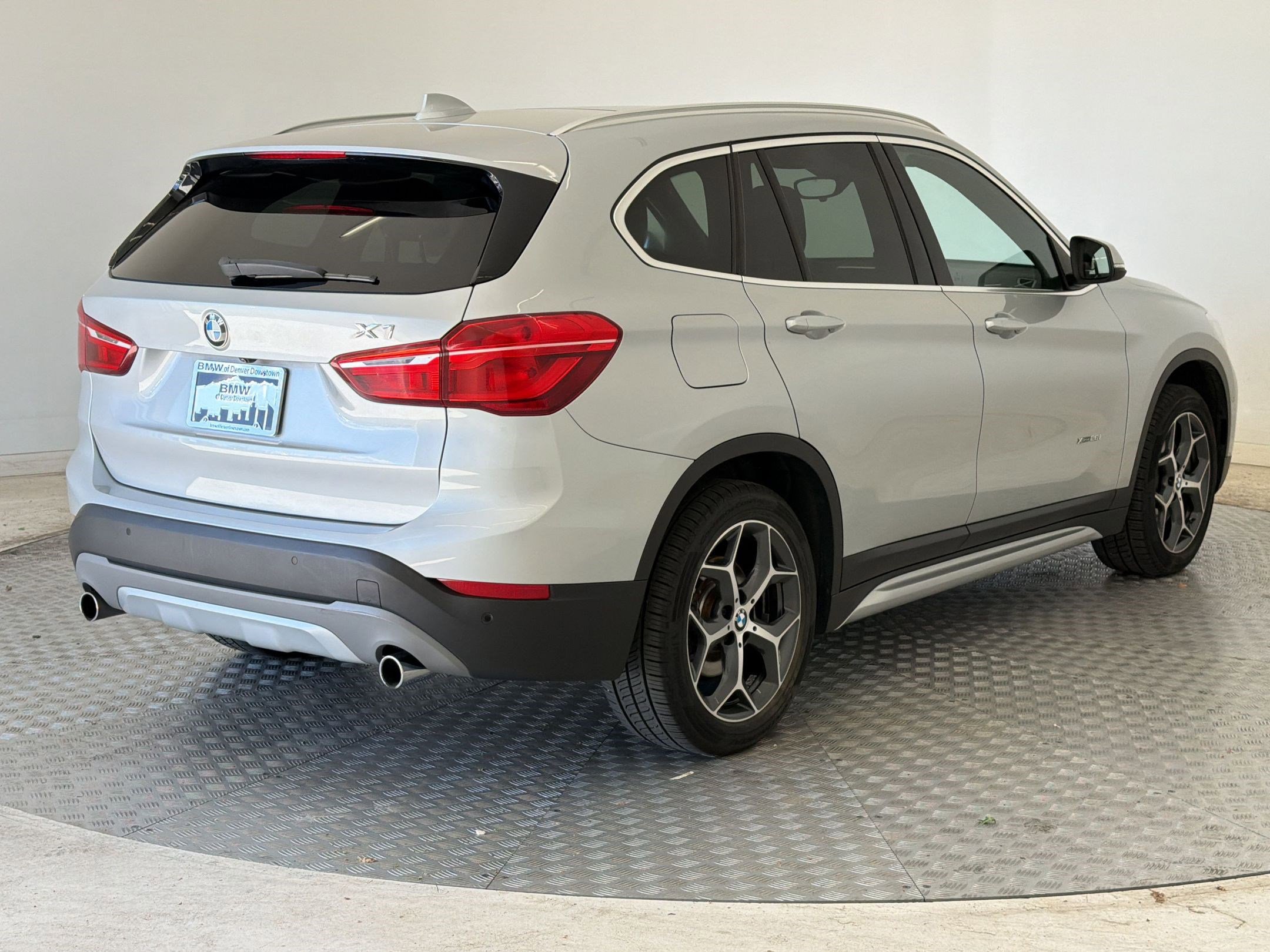 Used 2017 BMW X1 xDrive28i AWD/4WD image 9