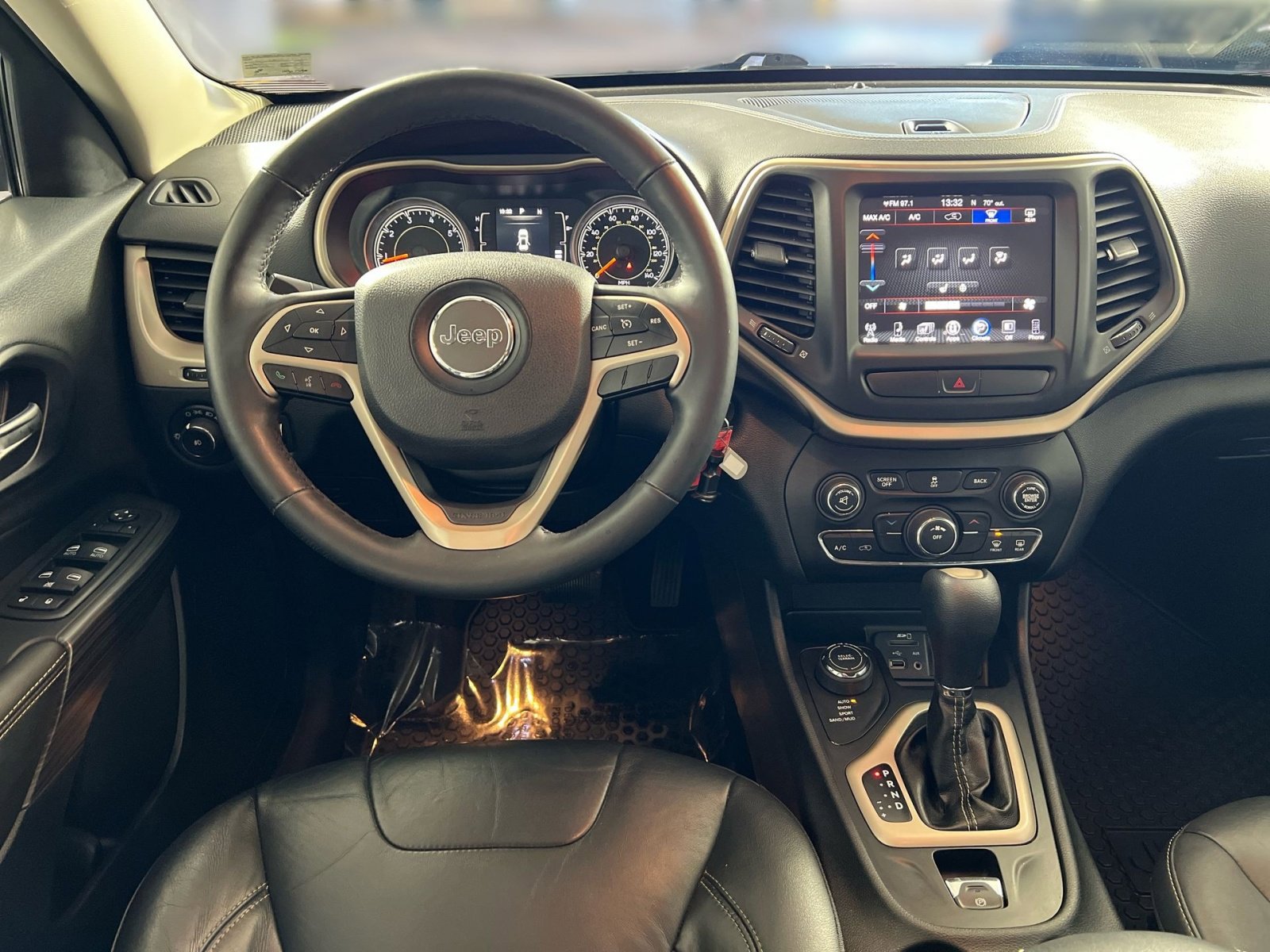 Used 2015 Jeep Cherokee Latitude w/ Cold Weather Group image 22