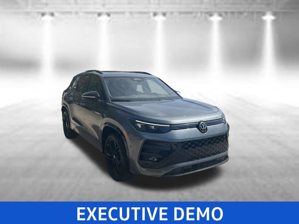 Certified 2025 Volkswagen Tiguan SE R-Line AWD/4WD image 9