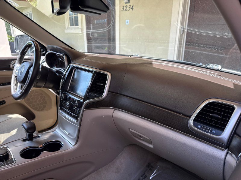 Used 2015 Jeep Grand Cherokee Overland w/ Advanced Technology Group image 31