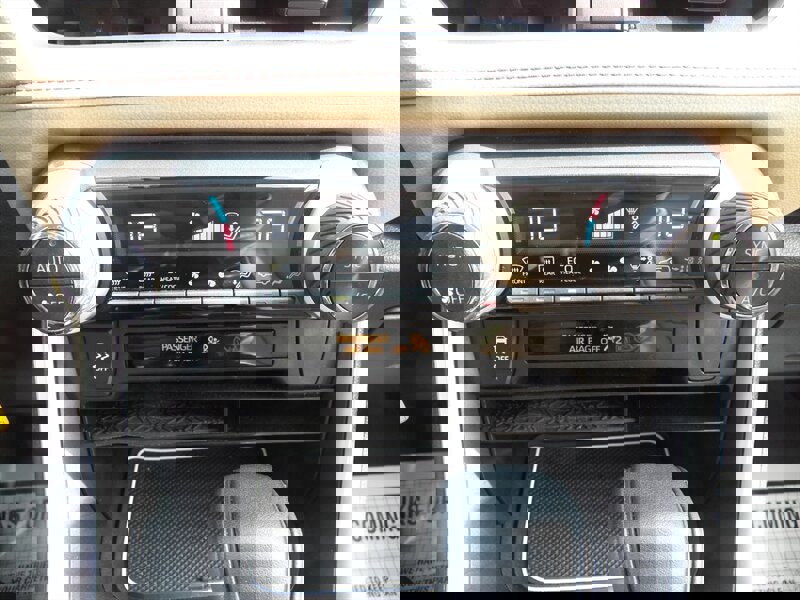 Used 2019 Toyota RAV4 LE w/ Carpet Mat Package AWD/4WD image 31