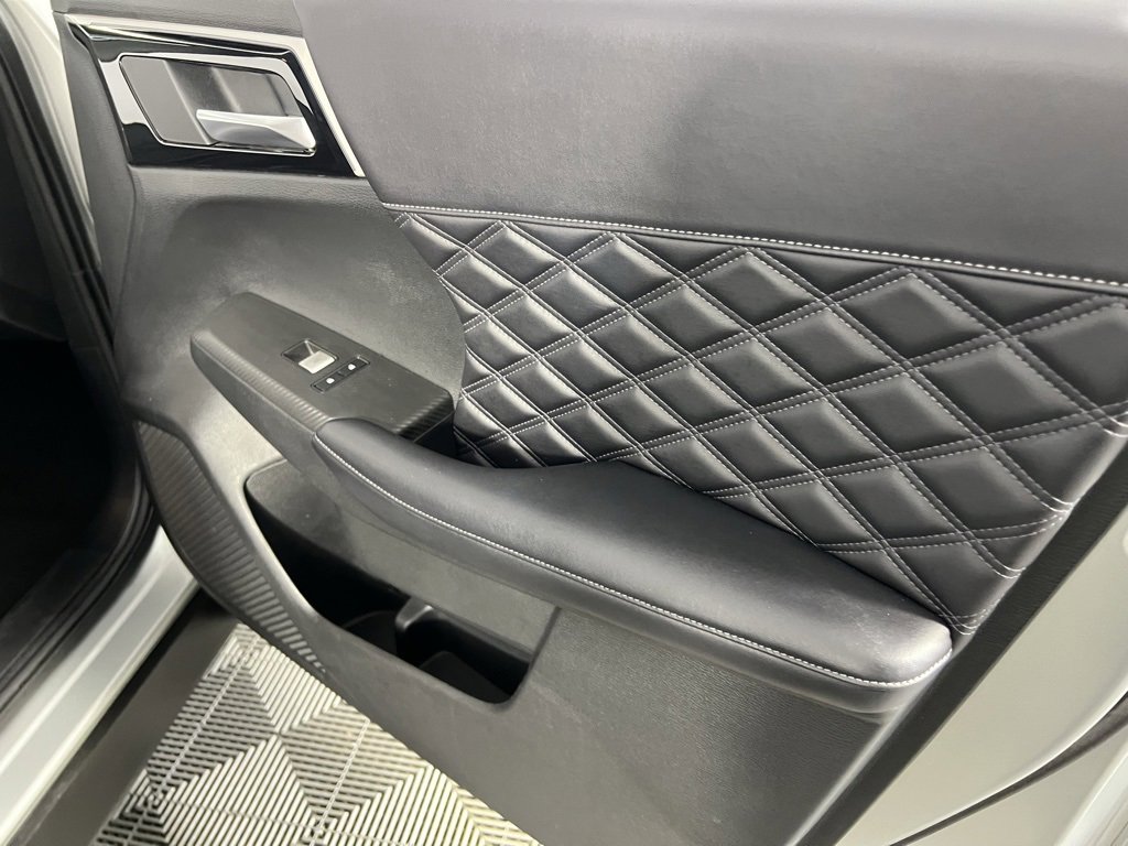 Used 2024 Mitsubishi Outlander SEL image 36