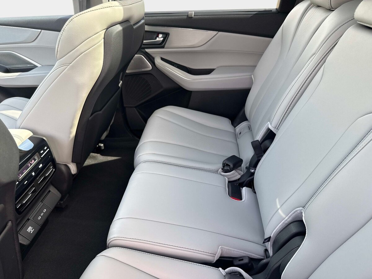 Certified 2026 Acura MDX w/ Technology Package FWD image 14