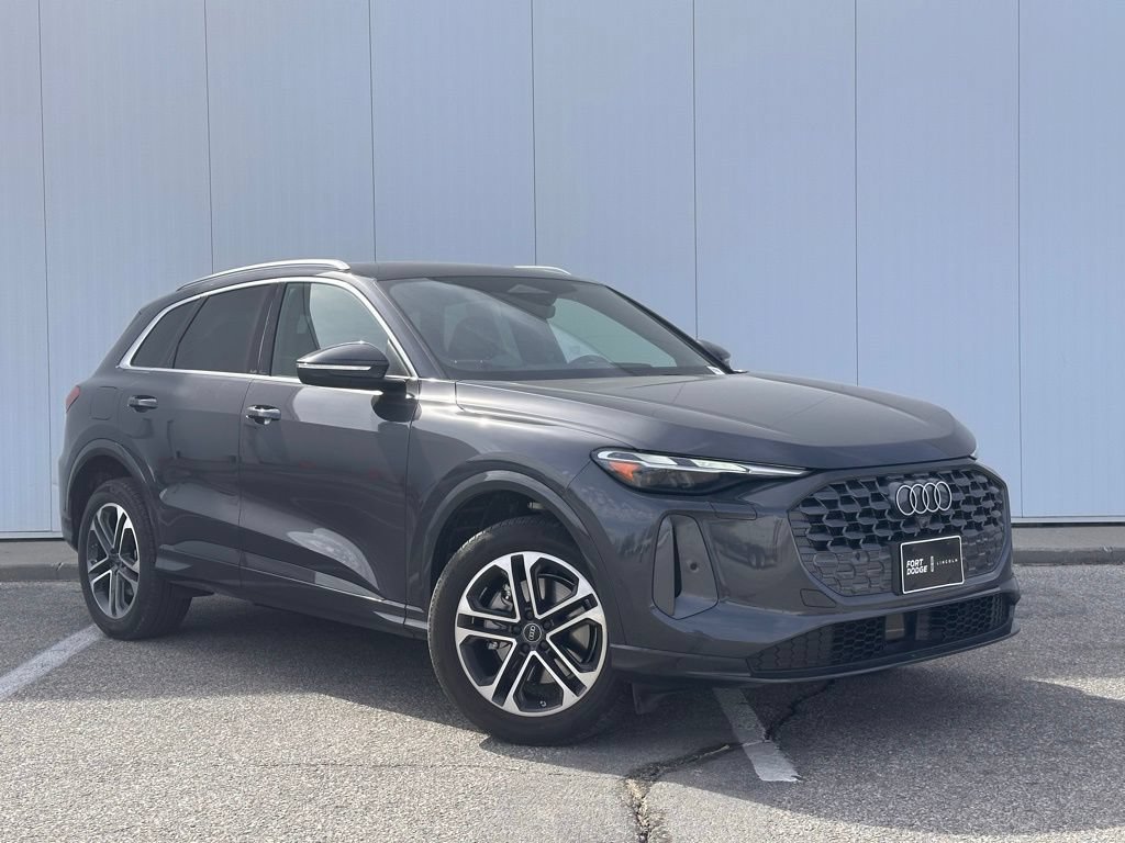 Used 2025 Audi Q5 Premium AWD/4WD image 7