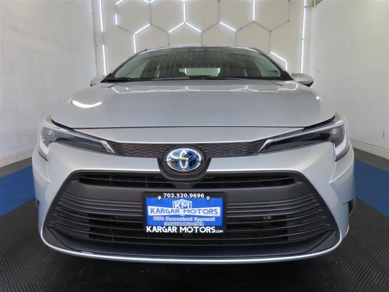 Used 2025 Toyota Corolla LE AWD/4WD image 3