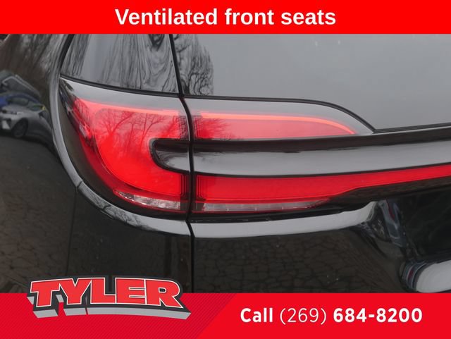 Used 2025 Chrysler Pacifica Limited FWD image 12