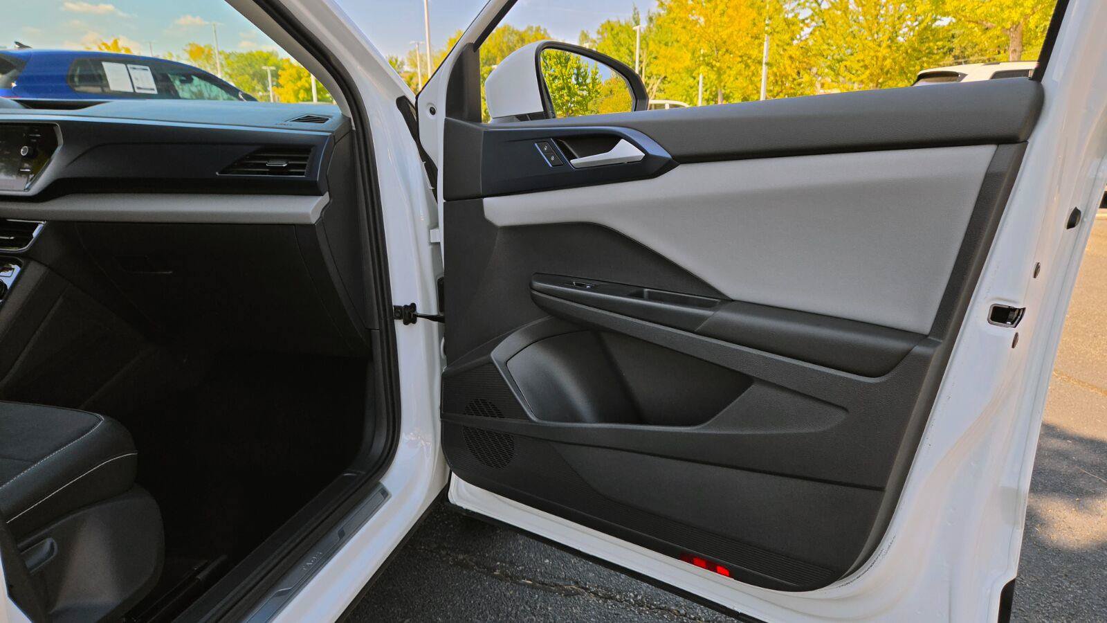 Certified 2023 Volkswagen Taos SE w/ Panoramic Sunroof Package FWD image 48