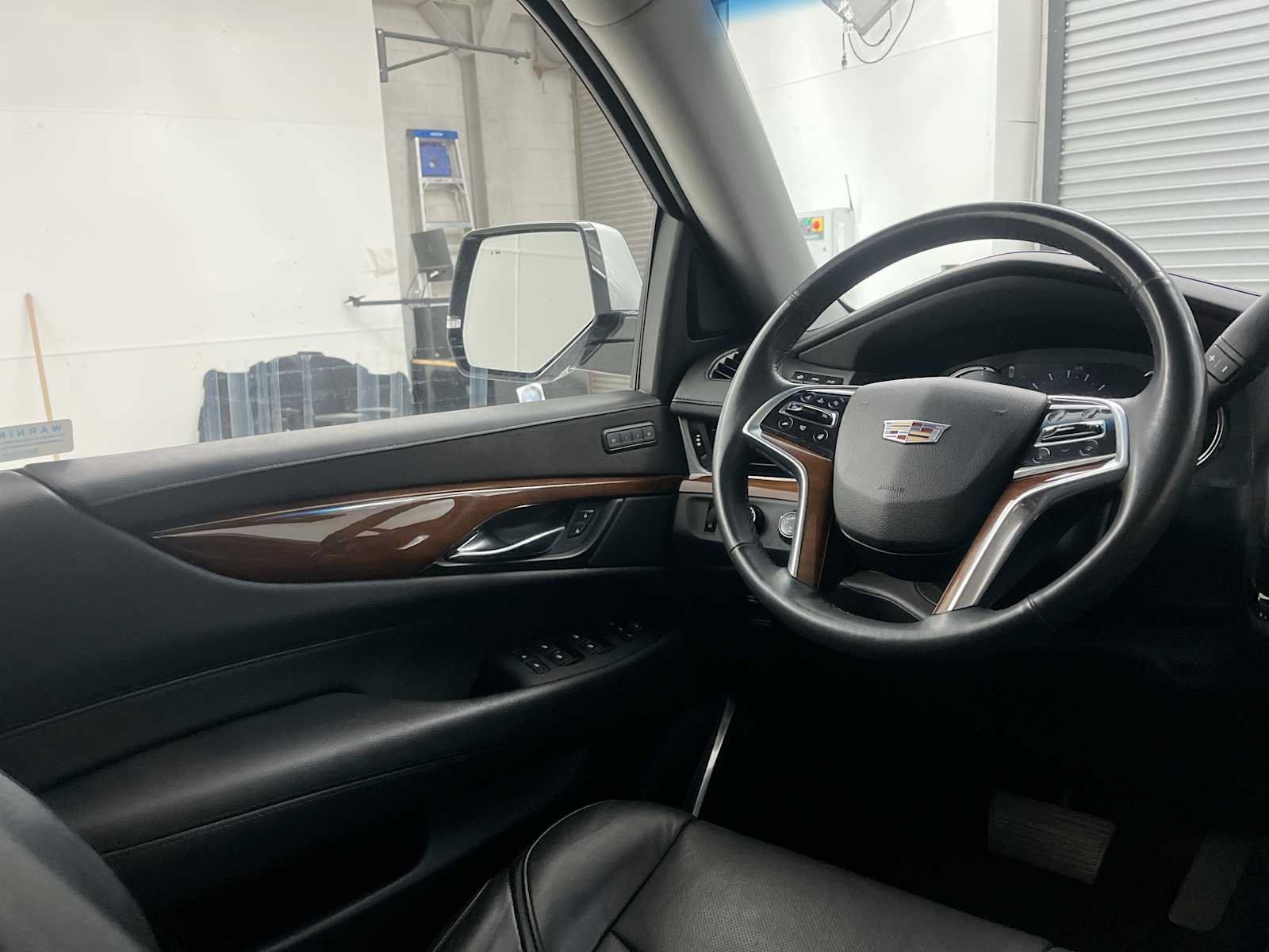 Used 2019 Cadillac Escalade ESV Premium Luxury AWD/4WD image 15