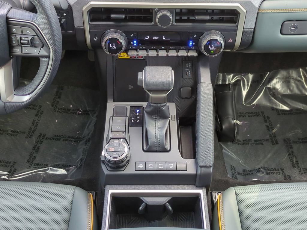 Used 2025 Toyota Tacoma Trailhunter image 18