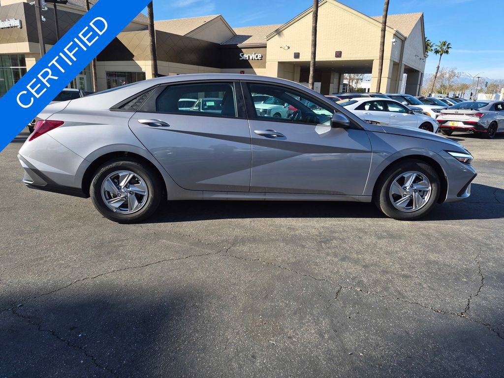 Used 2025 Hyundai Elantra SE image 8