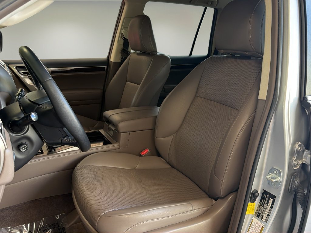 Used 2016 Lexus GX 460 w/ Preferred Accessory Package AWD/4WD image 11