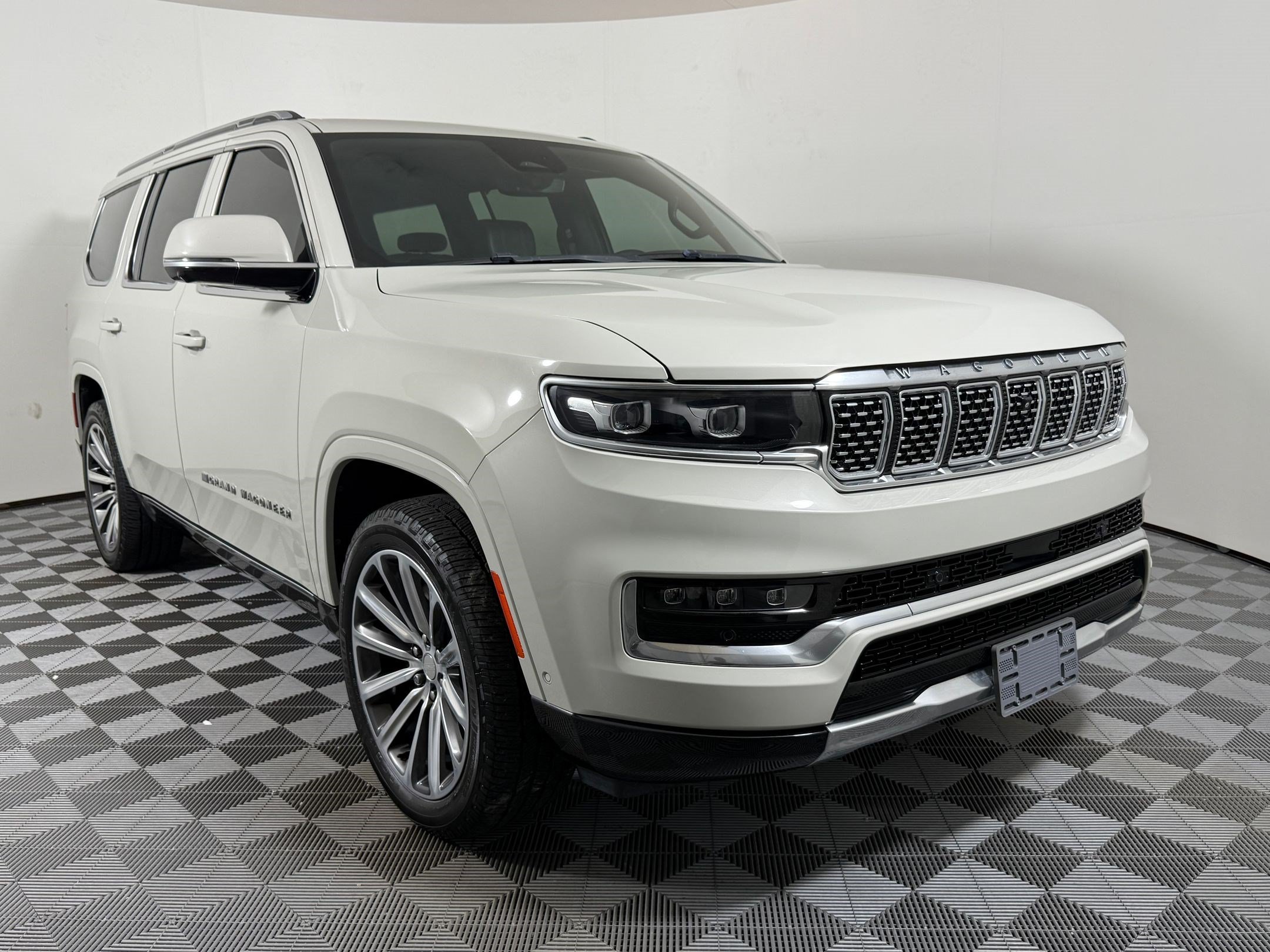 Used 2022 Jeep Grand Wagoneer Series I w/ Rear Seat Video Group 1 AWD/4WD image 6