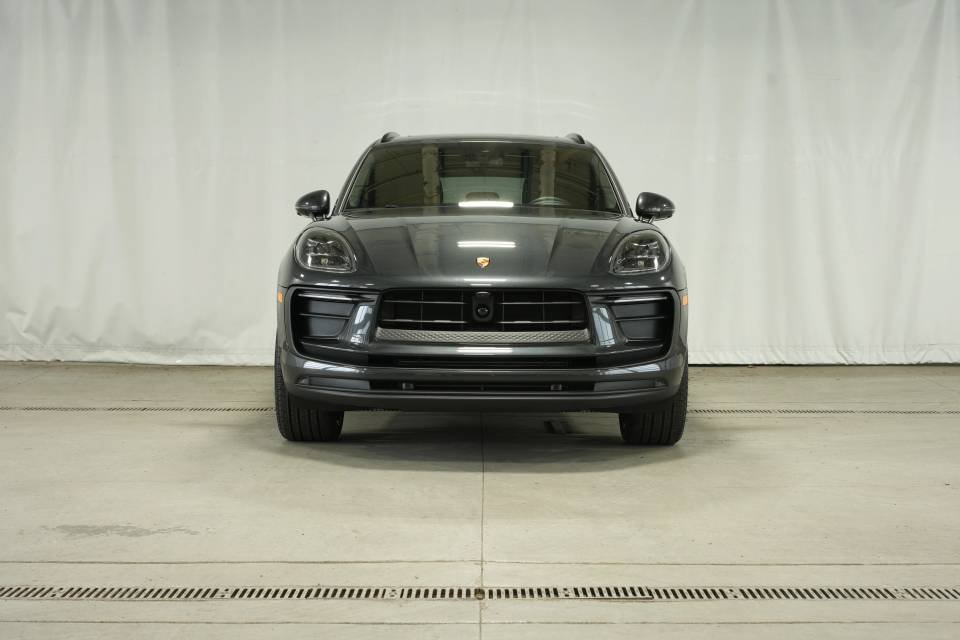 Certified 2026 Porsche Macan AWD/4WD image 10